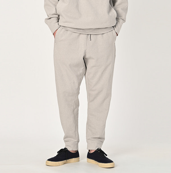 908 Bear Urake Sweat Pants Male Model