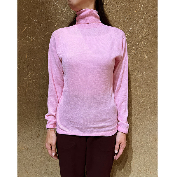 Whole Super Gauze Cotton 908 Turtle Neck T-shirt Female Model