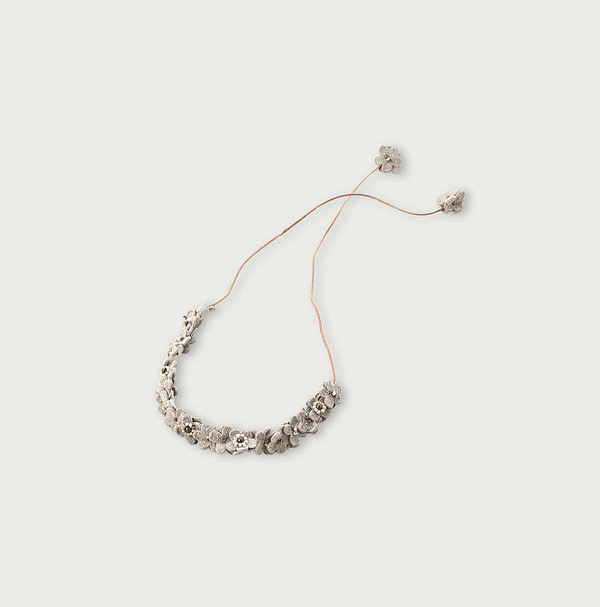 Leather Small Flower Necklace Off White