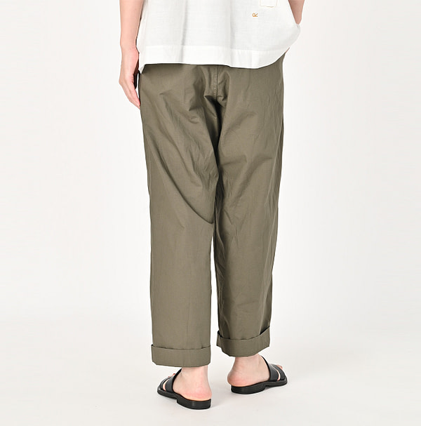 Rip Stop Chi-rgo Pants Female Model