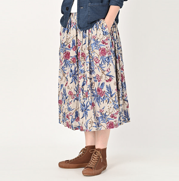 Doama Hira Garden Balsam Print Easy Skirt Female Model