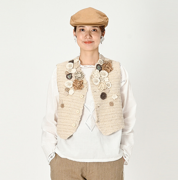 Cloche Flower Vest Female Model