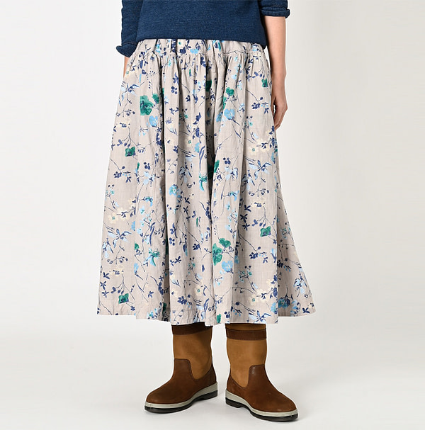 Winter Flower Print Easy Skirt Female Model