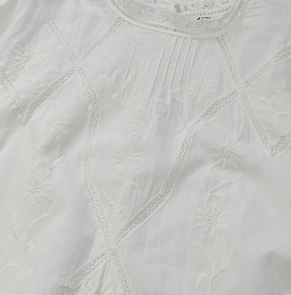 Indian Khadi Ribbon Lace de T-shirt Detail