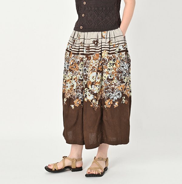 Border Flower Print Cotton Easy Skirt Female Model