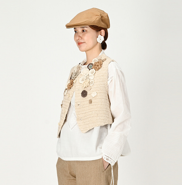 Cloche Flower Vest Female Model