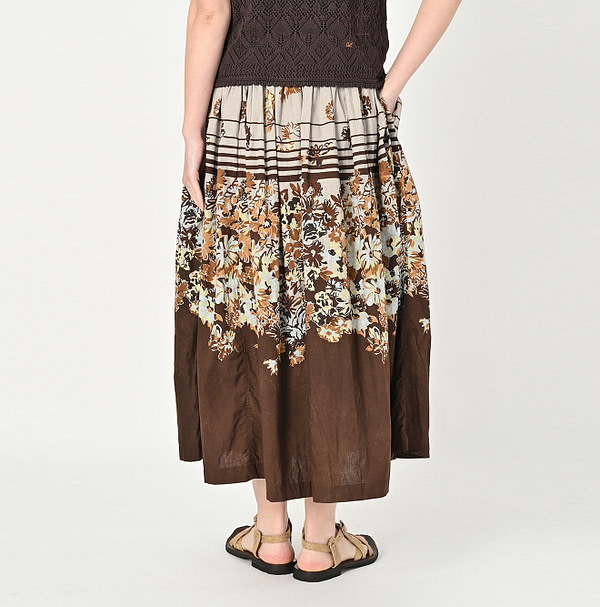 Border Flower Print Cotton Easy Skirt Female Model