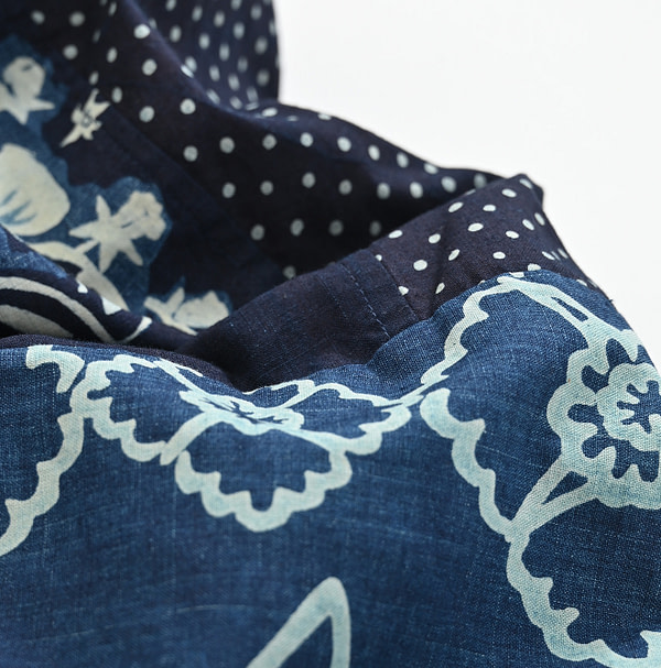 Indigo Picture Book Bandana T-shirt Detail