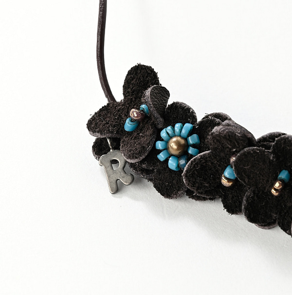 Leather Small Flower Necklace Detail