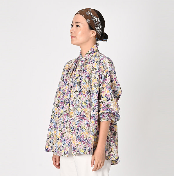 Indian Khadi Autumn Fruit Print Kushukushu Blouse Female Model