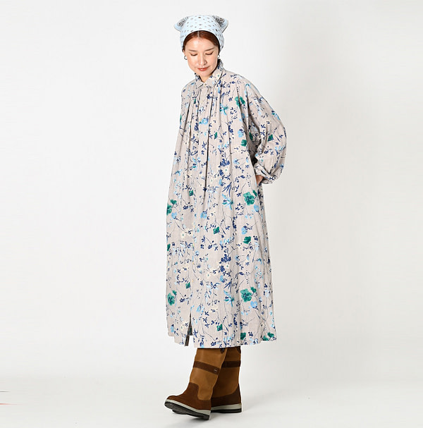 Winter Flower Print Kushukushu Dress Female Model