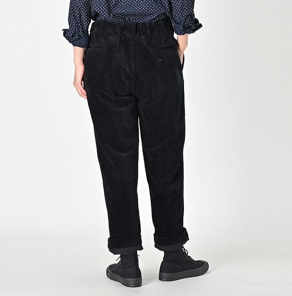 Selvedge Corduroy 908 Easy Poppo Female Model