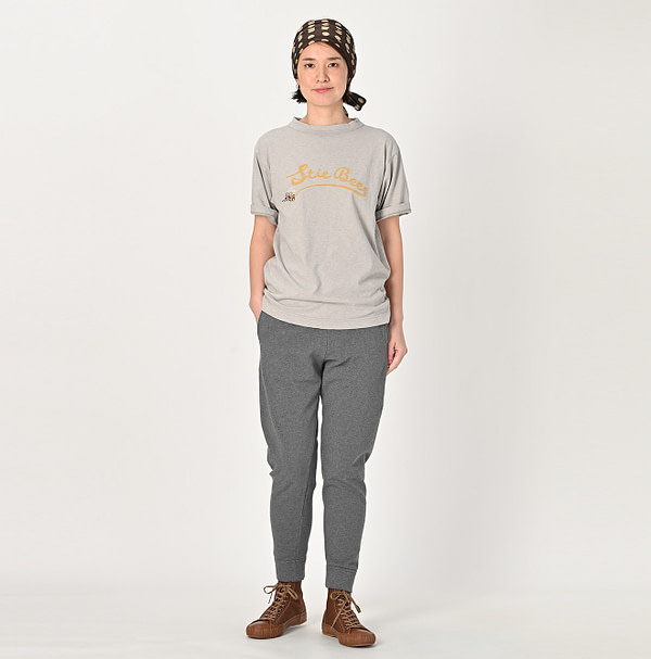 908 Bear Urake Sweat Pants Female Model