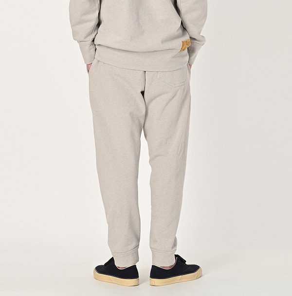 908 Bear Urake Sweat Pants Male Model