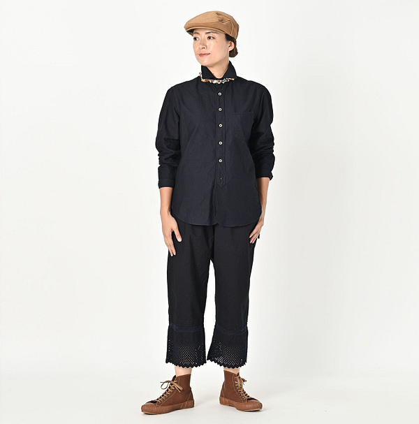 Indigo Supima Oxford 908 Loafer Shirt Female Model