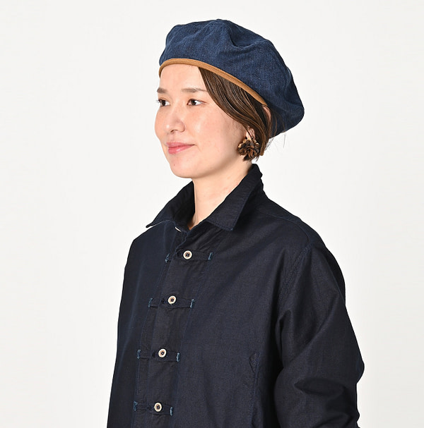 Indigo Linen Herringbone Beret Female Model