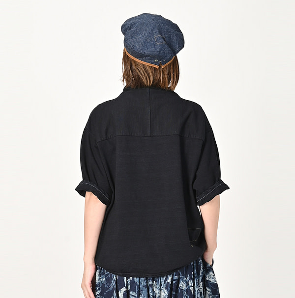 Indigo Dekoboko Tenjiku Outer T-shirt Female Model