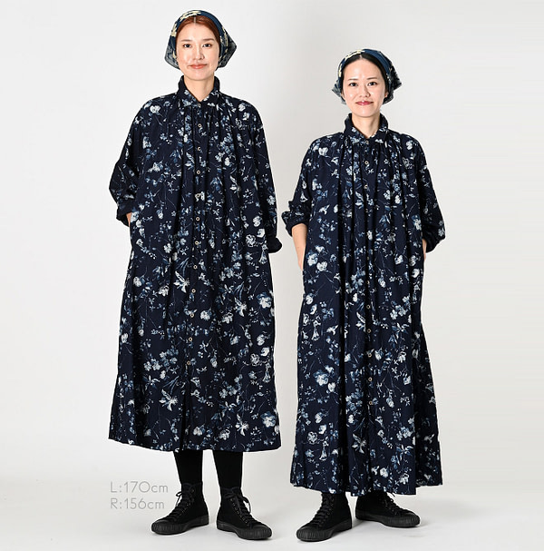 Indigo Winter Flower Print Kushukushu Dress Female Models