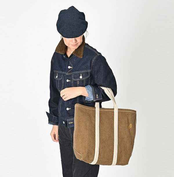 No.2 Canvas Tote Bag 17L Female Model