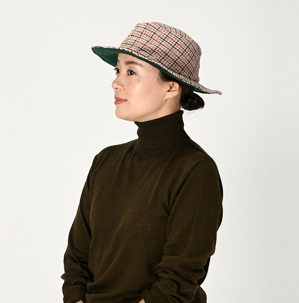 Cotton Tweed Concho Hat Female Model