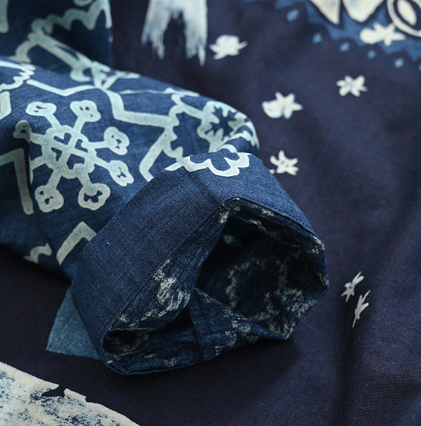 Indigo Picture Book Bandana T-shirt Detail