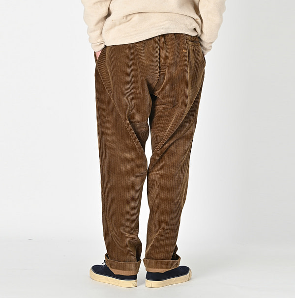 Selvedge Corduroy 908 Easy Poppo Male Model