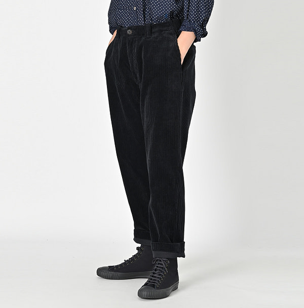 Selvedge Corduroy 908 Easy Poppo Female Model