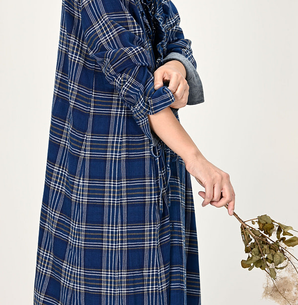 Ai Indian Flannel Check Cache-Coeur Dress Female Model