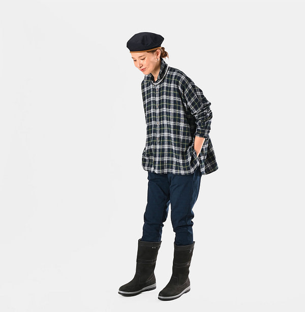 Double Woven Big Shirt Female Model