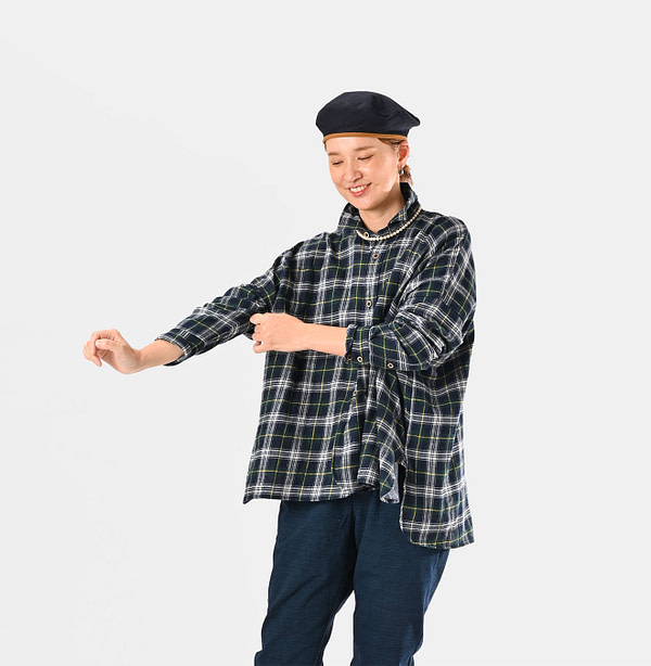 Double Woven Big Shirt Female Model