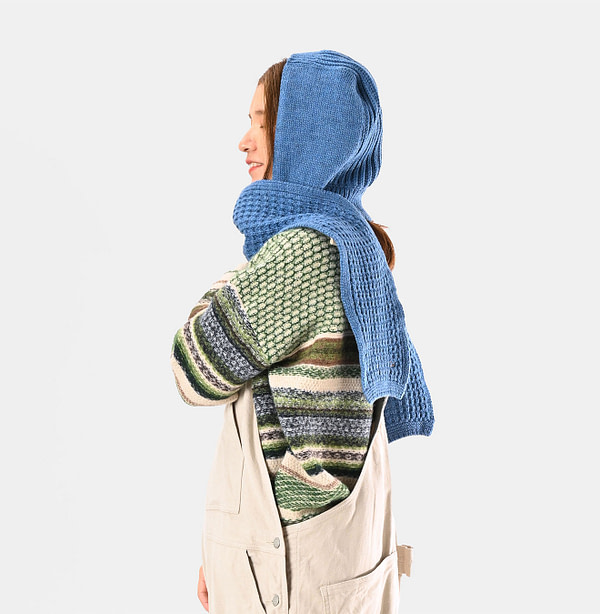 Dacapo Hooded Muffler Female Model