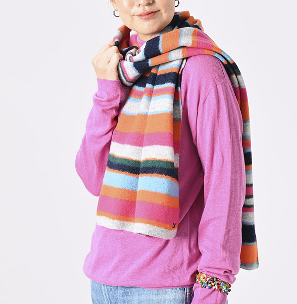Rug Border Muffler Female Model