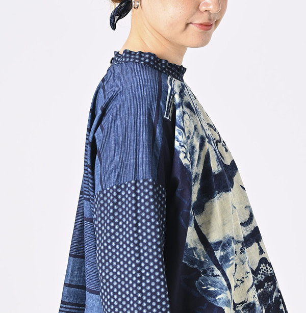 Indigo Picture Book Bandana Blouse Female Model