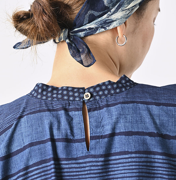 Indigo Picture Book Bandana Blouse Female Model