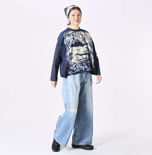 Indigo Picture Book Bandana Blouse Female Model