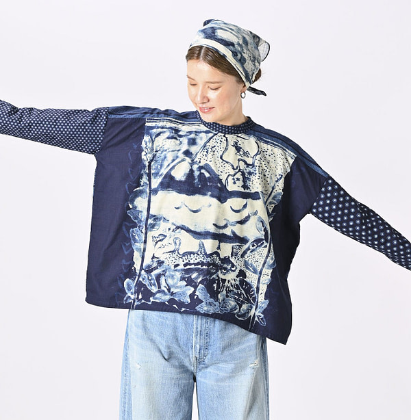 Indigo Picture Book Bandana Blouse Female Model