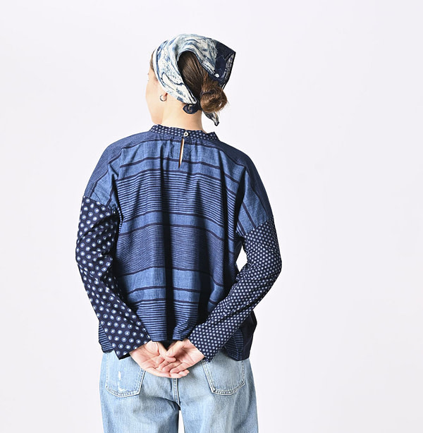 Indigo Picture Book Bandana Blouse Female Model