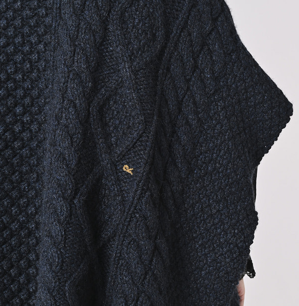 Cashmere Aran Poncho Detail