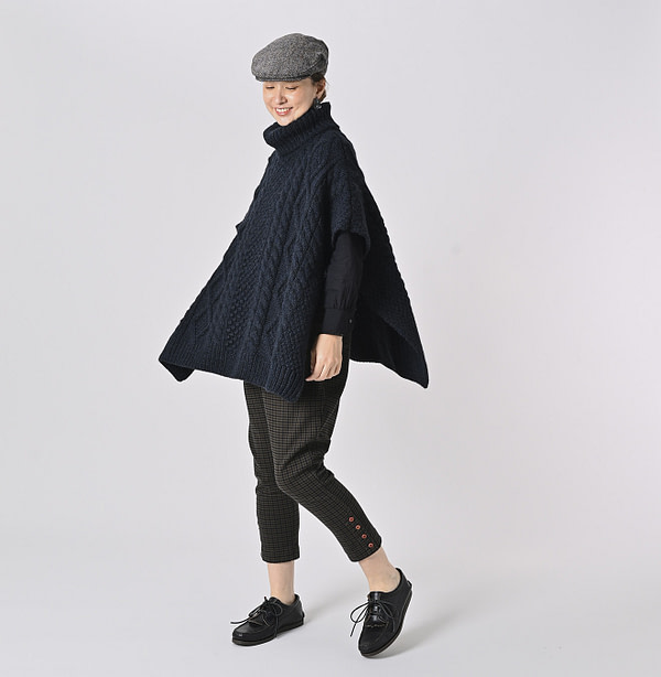 Cashmere Aran Poncho Female Model