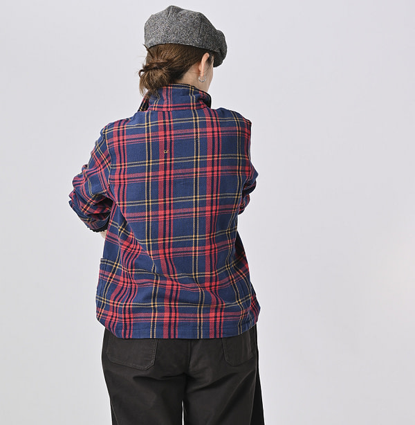 Indian Flannel Tartan 4-pocket Shirt Female Model