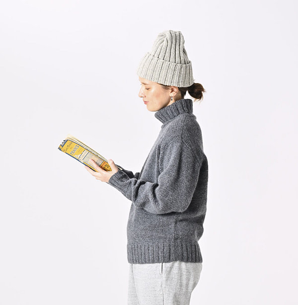 Shetland Cashmere 908 Turtle Female Model