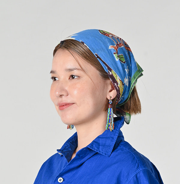 Gauze Picture Book Bandana Female Model
