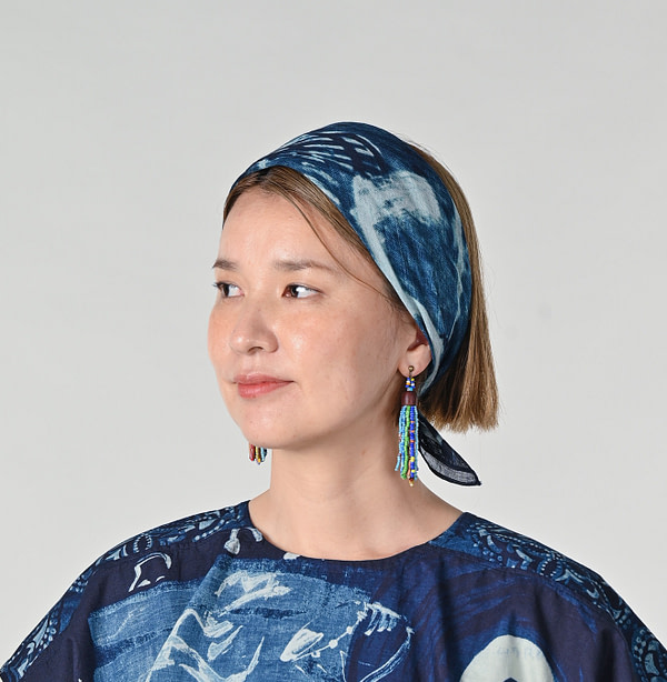 Indigo Gauze Picture Book Bandana Female Model
