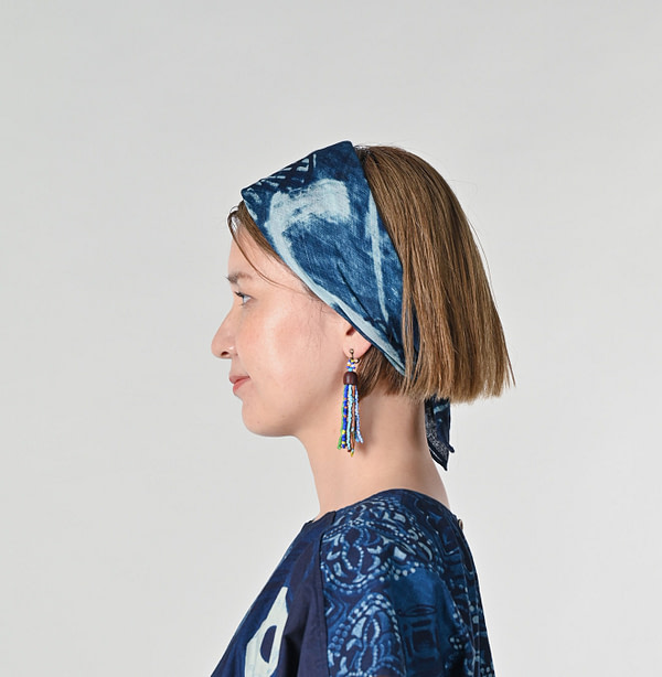 Indigo Gauze Picture Book Bandana Female Model