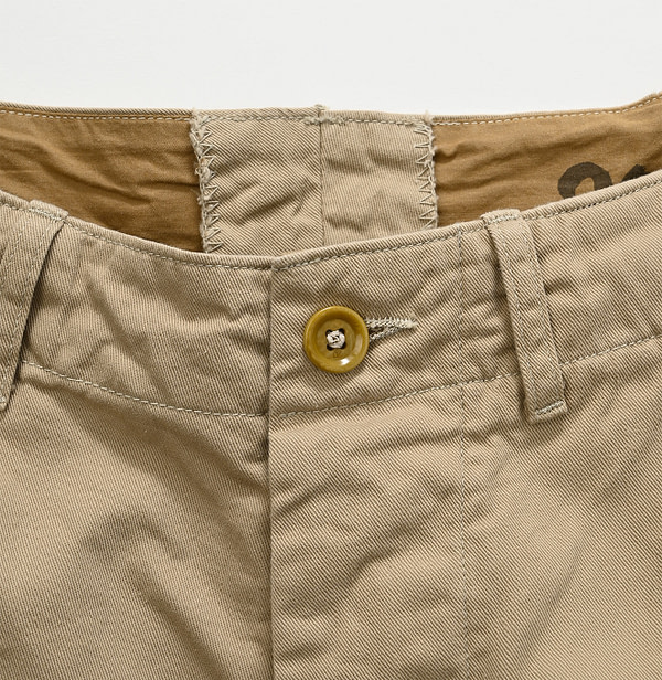 Okome Chino Chi-rgo Shorts Detail