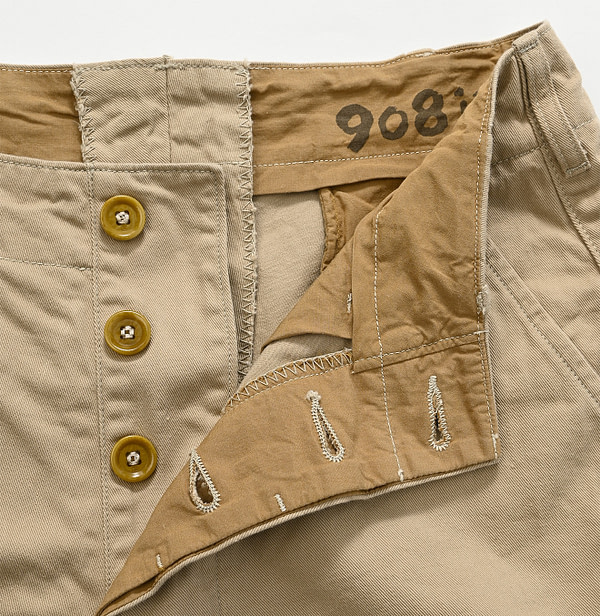 Okome Chino Chi-rgo Shorts Detail