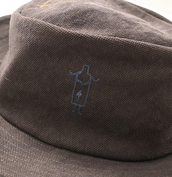 No. 4 Canvas Hat Dark Detail