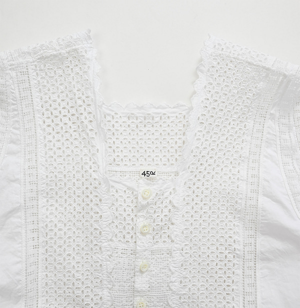 Supima Batiste Cutwork No Sleeve T-shirt Detail