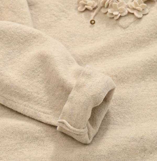 Float Boiled Wool V-neck Detail