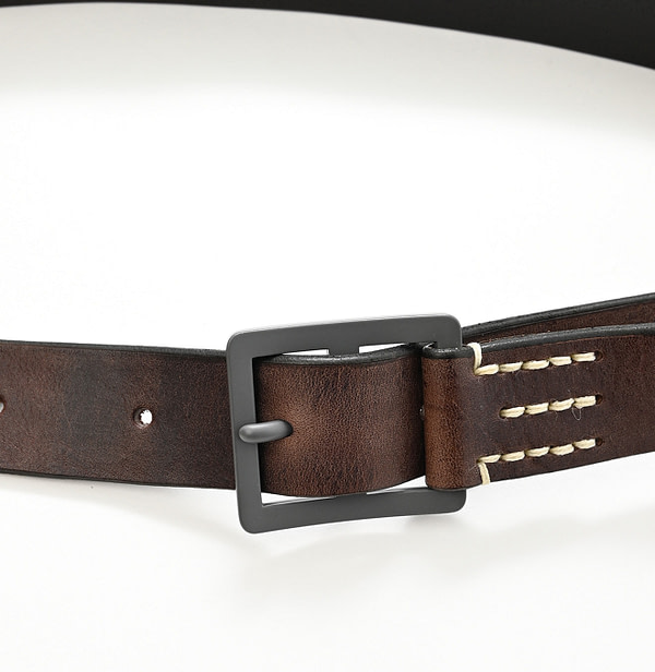 45 Star Vintage Leather Belt Detail